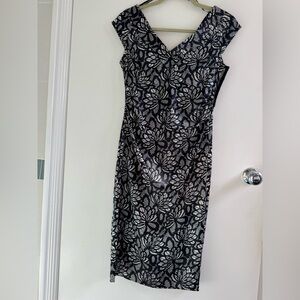 Maggy London - Petite - straight line dress